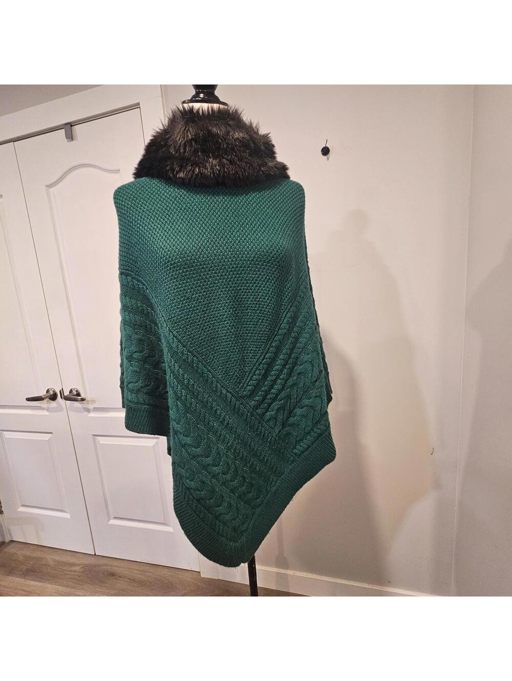 Vintage Talbots Cable Knit Poncho Emerald Green Faux Fur Collar OS Fits XS-M